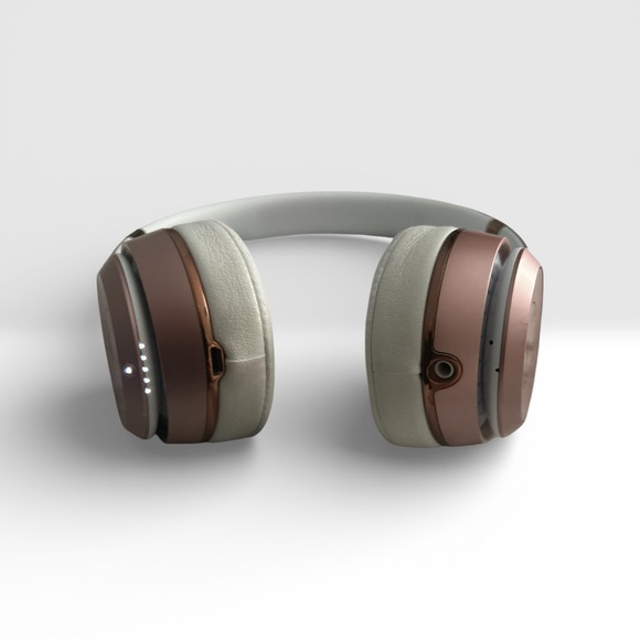 Beats by Dr. Dre Accessories - Beats by Dr. Dre Beats Wireless Solo3 Headset on ear Rose Gold/White.